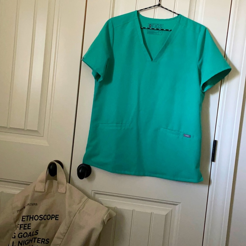 Figs NWOT surgical green casma top M
